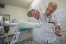 Iraq Work on a prosthesis